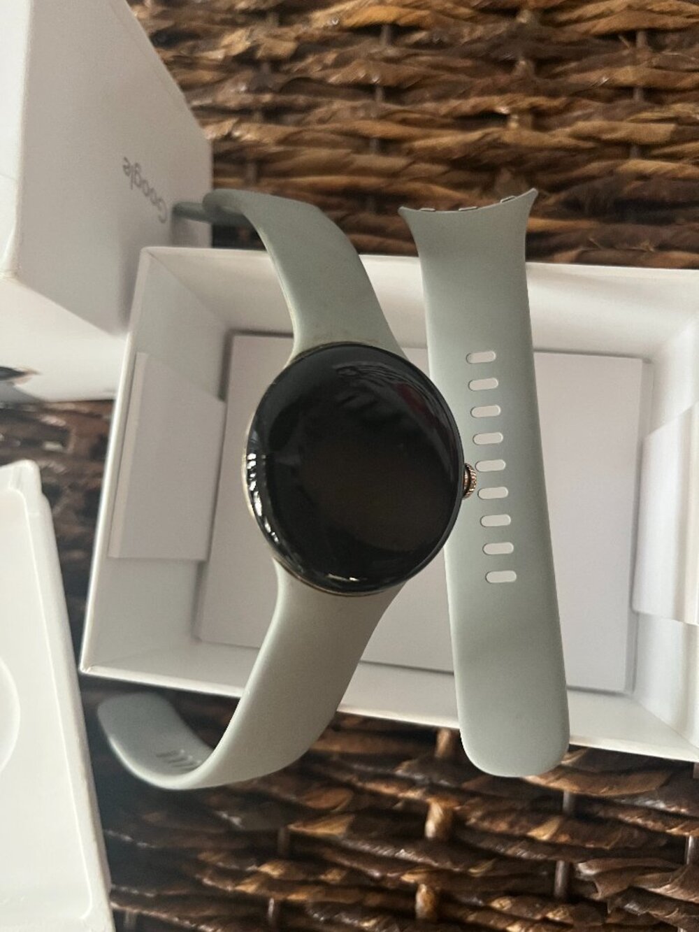Google Pixel Watch Wifi in Original Box in Gold/Hazel